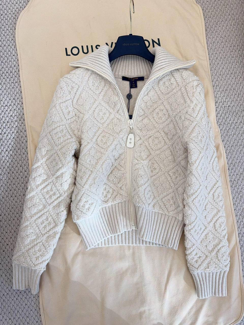 КАРДИГАН LOUIS VUITTON детальное фото