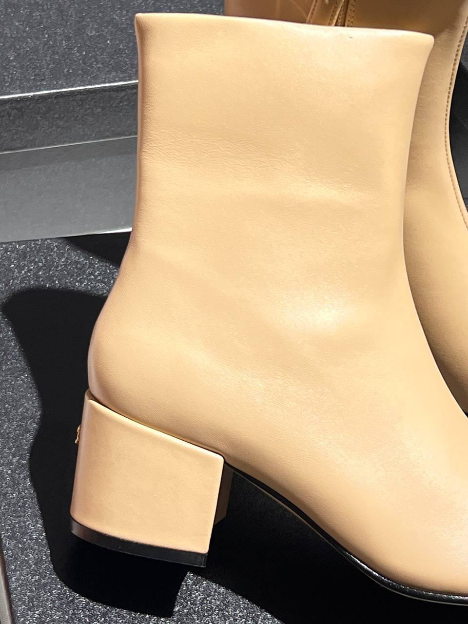 БОТИЛЬОНЫ CHANEL детальное фото