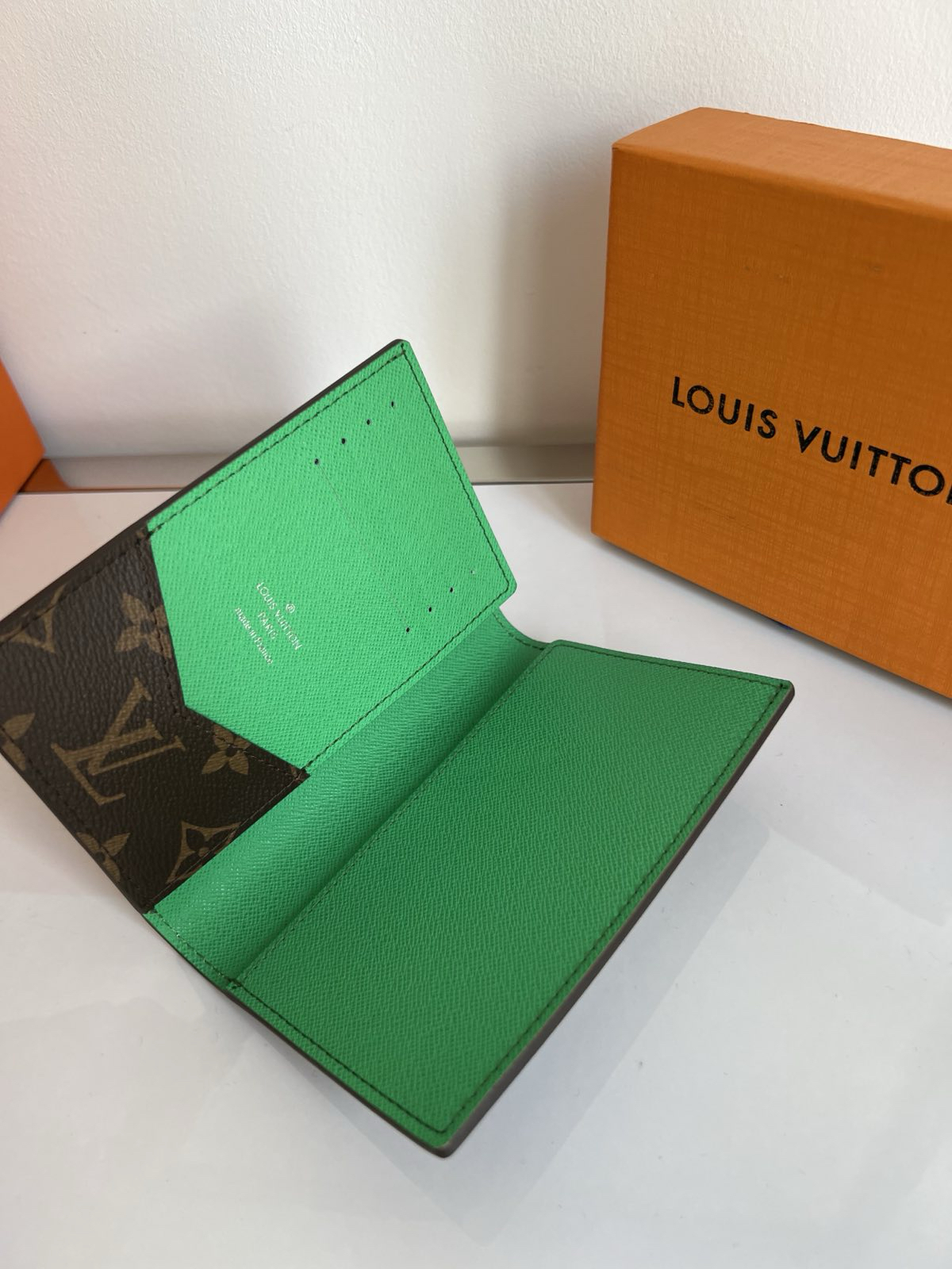 ОБЛОЖКА НА ПАСПОРТ LOUIS VUITTON детальное фото