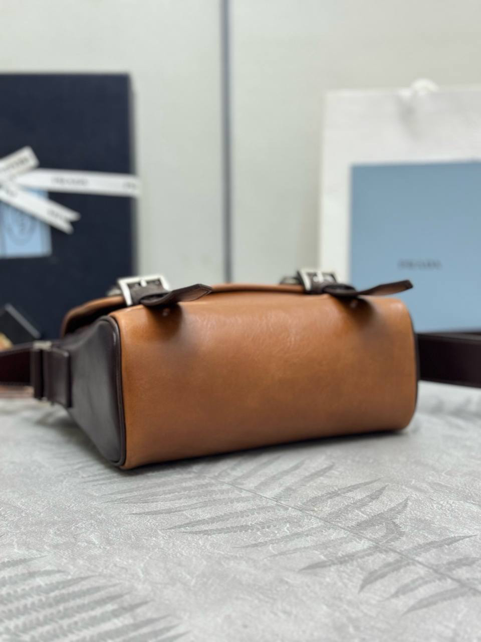 МУЖСКАЯ СУМКА МЕССЕНДЖЕР PRADA детальное фото