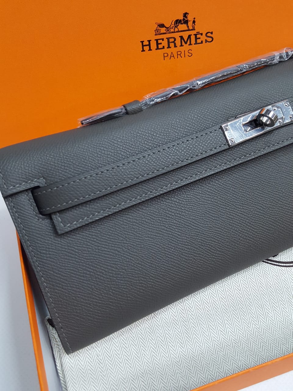 КЛАТЧ HERMES KELLY CUT детальное фото