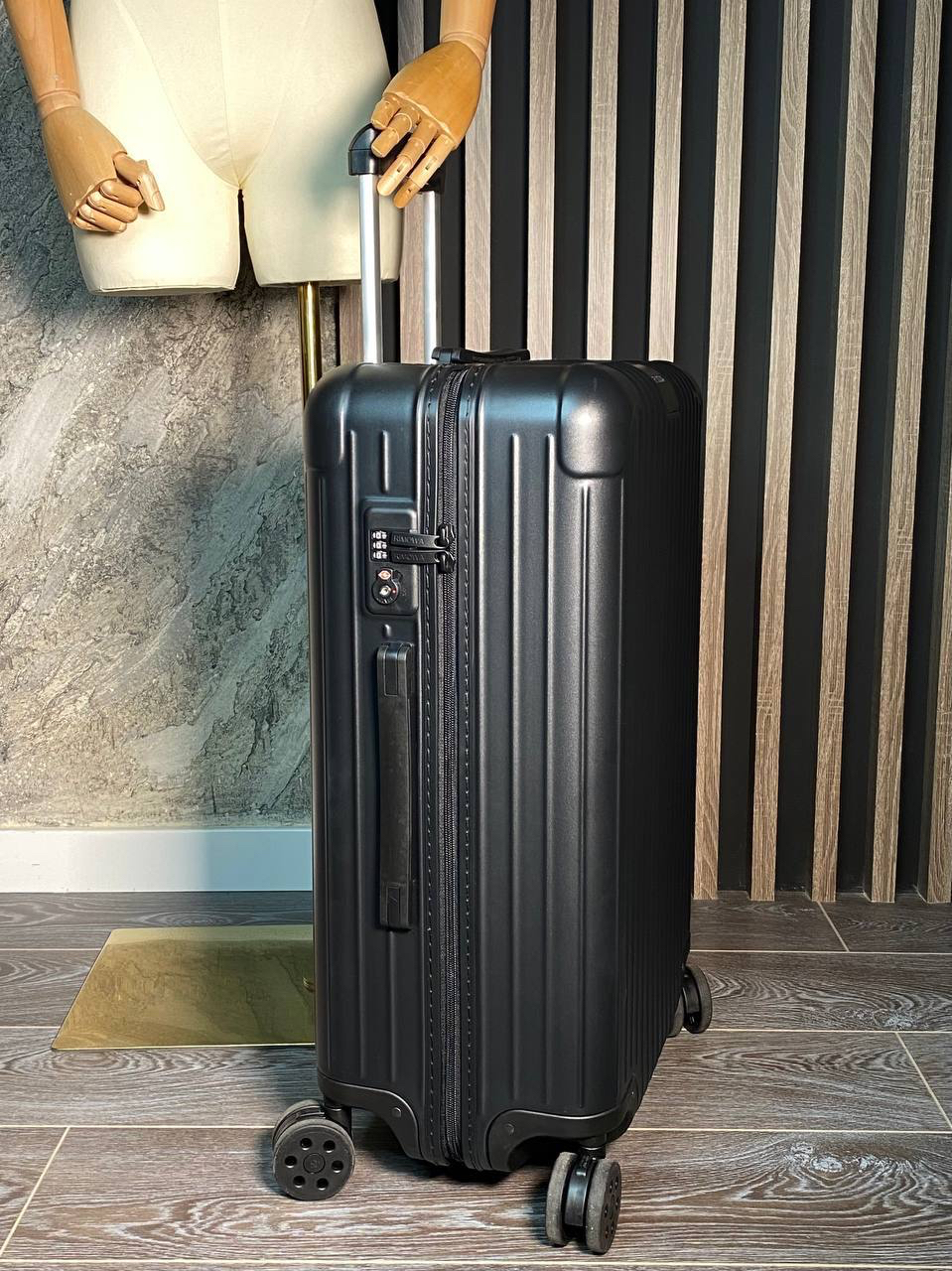 ЧЕМОДАН RIMOWA детальное фото