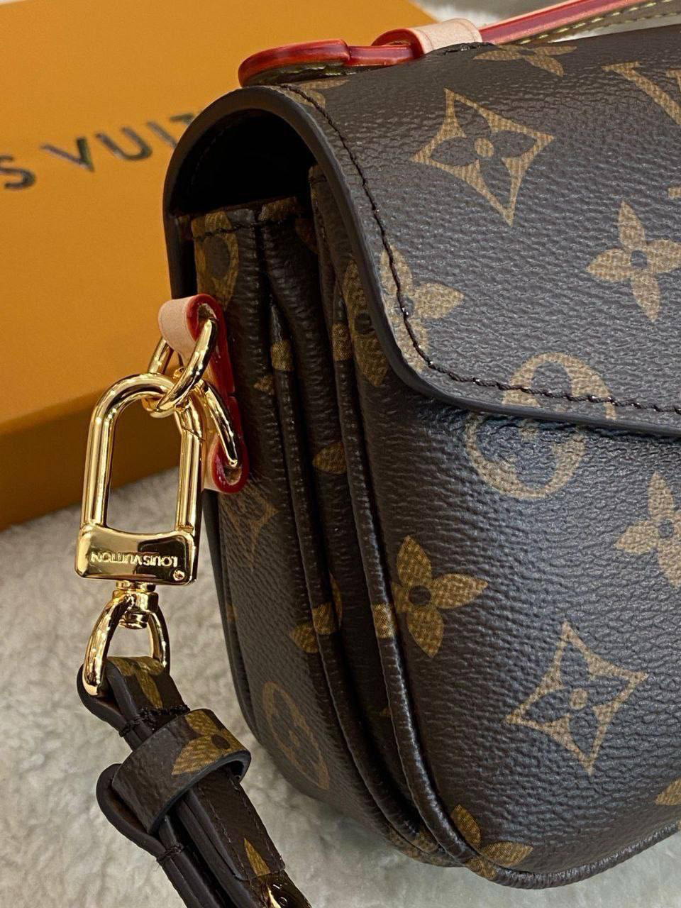 СУМКА LOUIS VUITTON POCHETTE METIS детальное фото