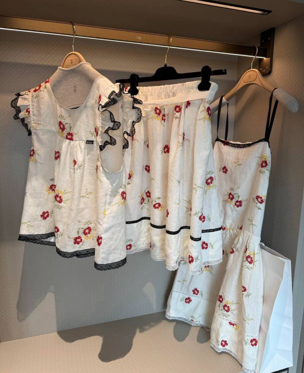 КОСТЮМ PRADA детальное фото