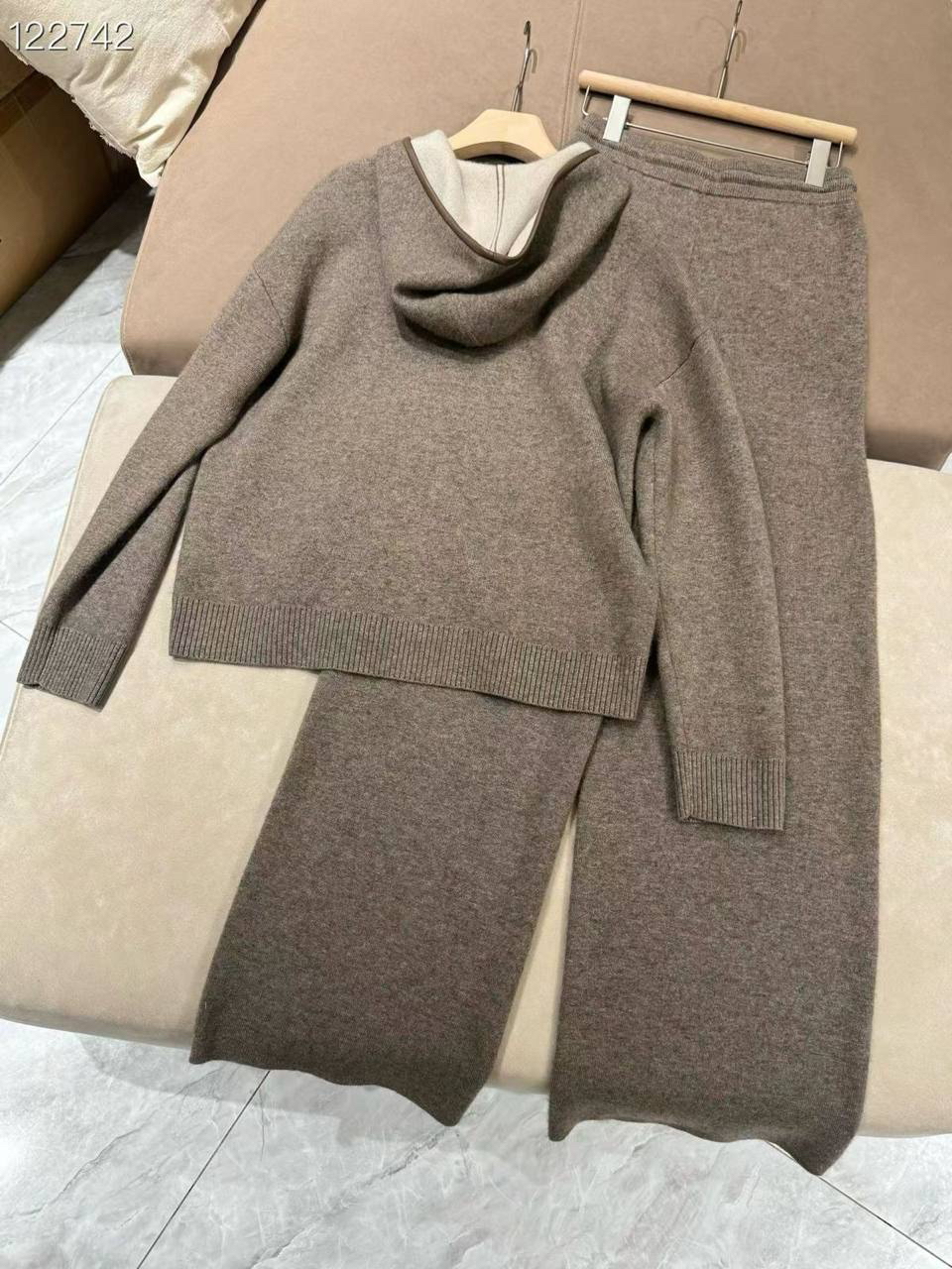 КОСТЮМ LORO PIANA детальное фото