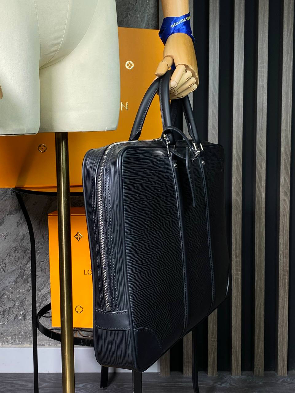 МУЖСКОЙ ПОРТФЕЛЬ LOUIS VUITTON детальное фото