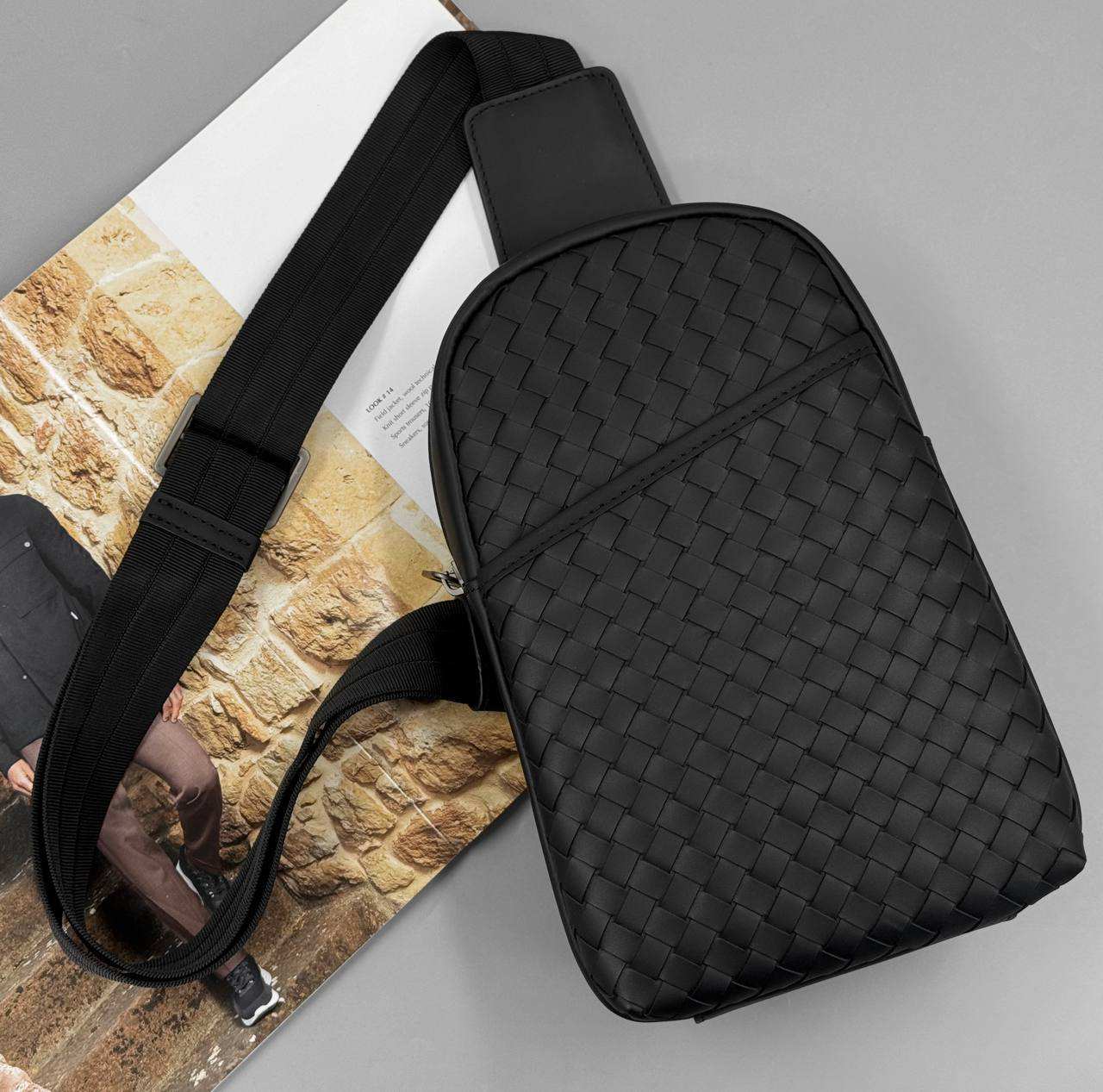 МУЖСКАЯ СУМКА СЛИНГ BOTTEGA VENETA детальное фото