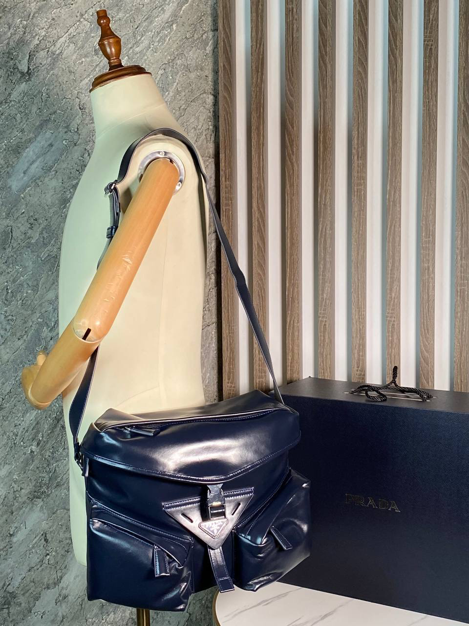 МУЖСКАЯ СУМКА МЕССЕНДЖЕР PRADA детальное фото