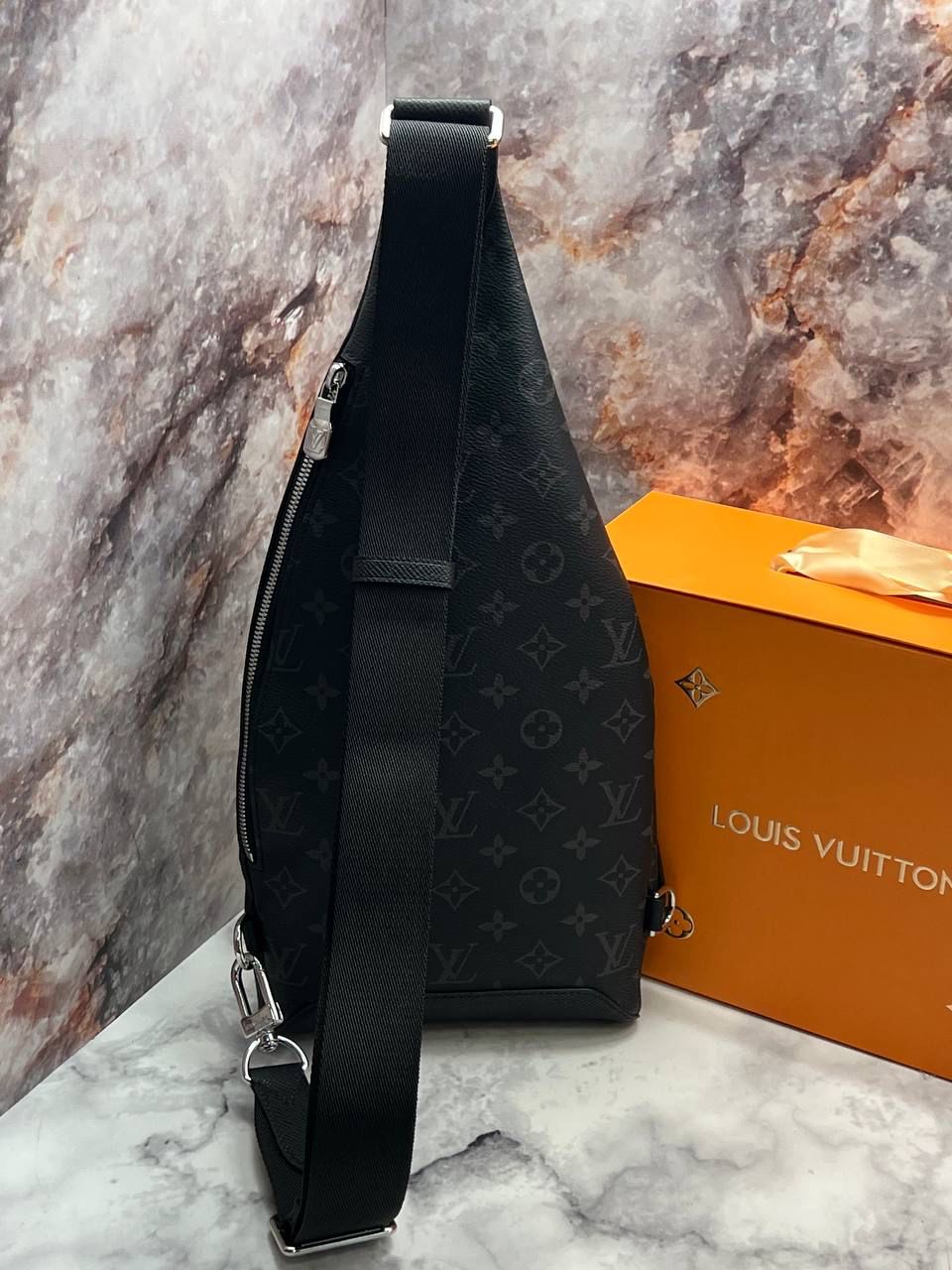 МУЖСКАЯ СУМКА СЛИНГ LOUIS VUITTON детальное фото