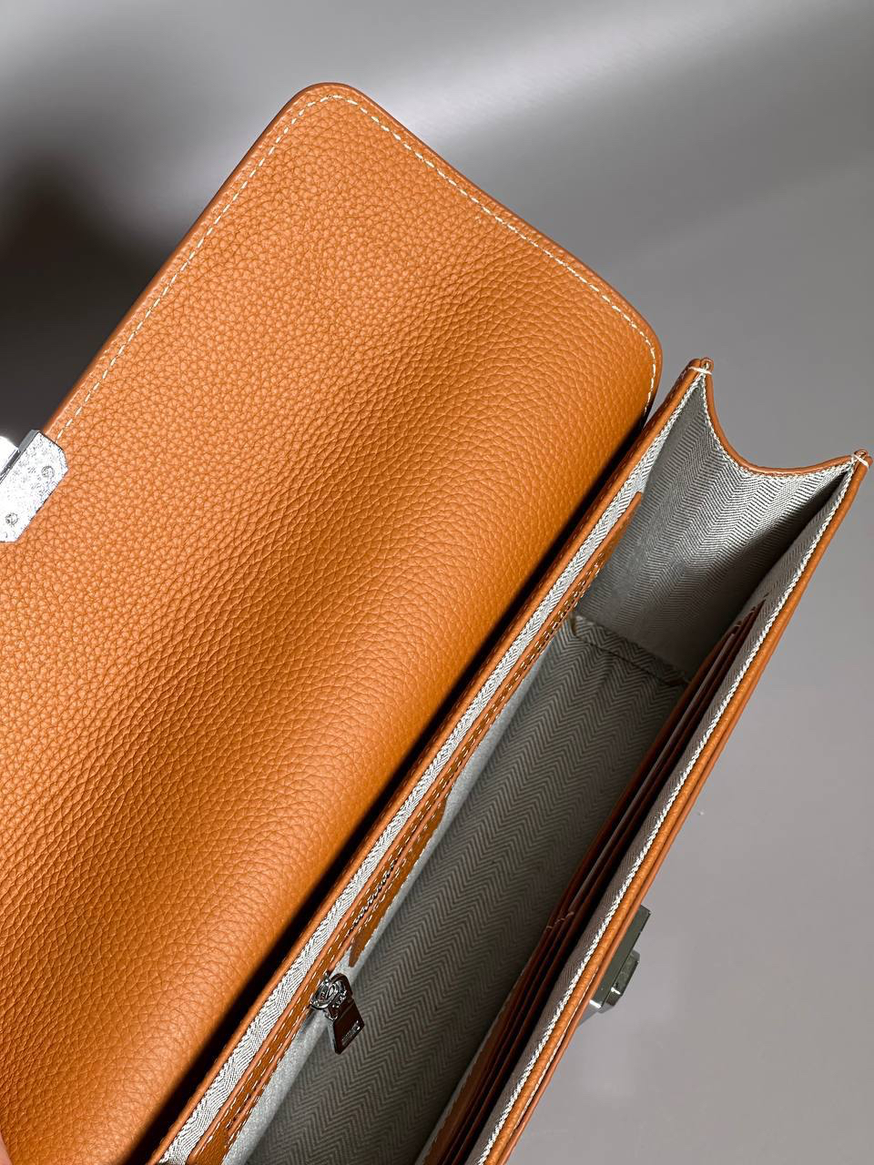МУЖСКОЙ КЛАТЧ HERMES детальное фото
