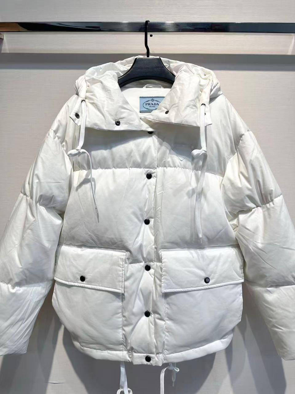 ПУХОВИК PRADA детальное фото