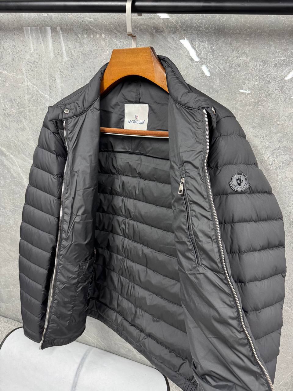 МУЖСКАЯ КУРТКА MONCLER детальное фото