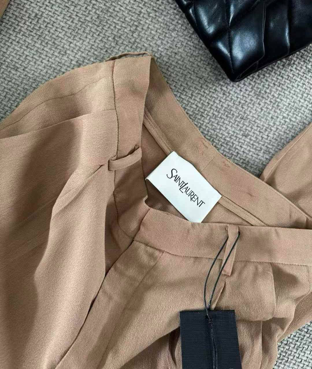 КОСТЮМ SAINT LAURENT детальное фото