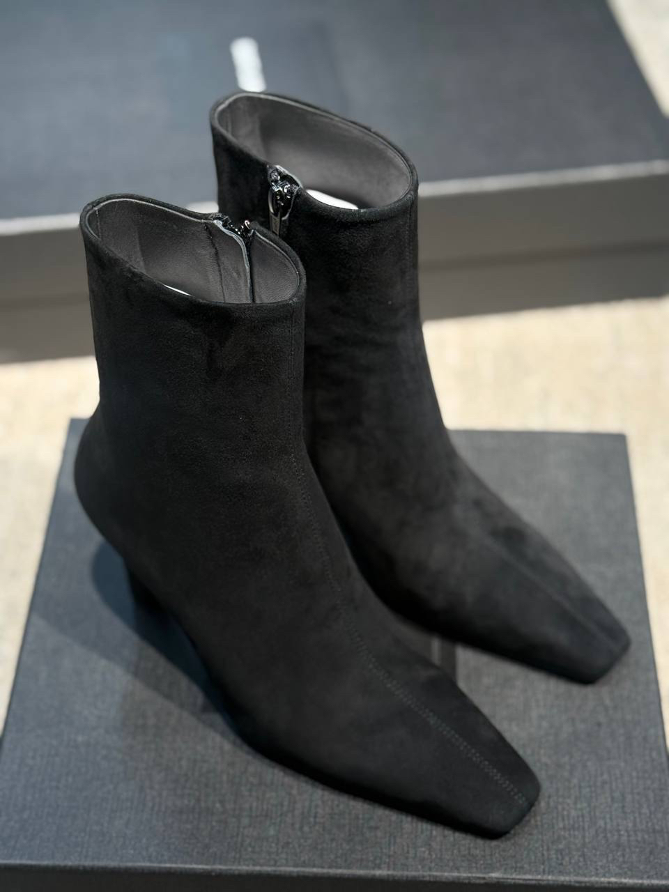 БОТИЛЬОНЫ SAINT LAURENT детальное фото