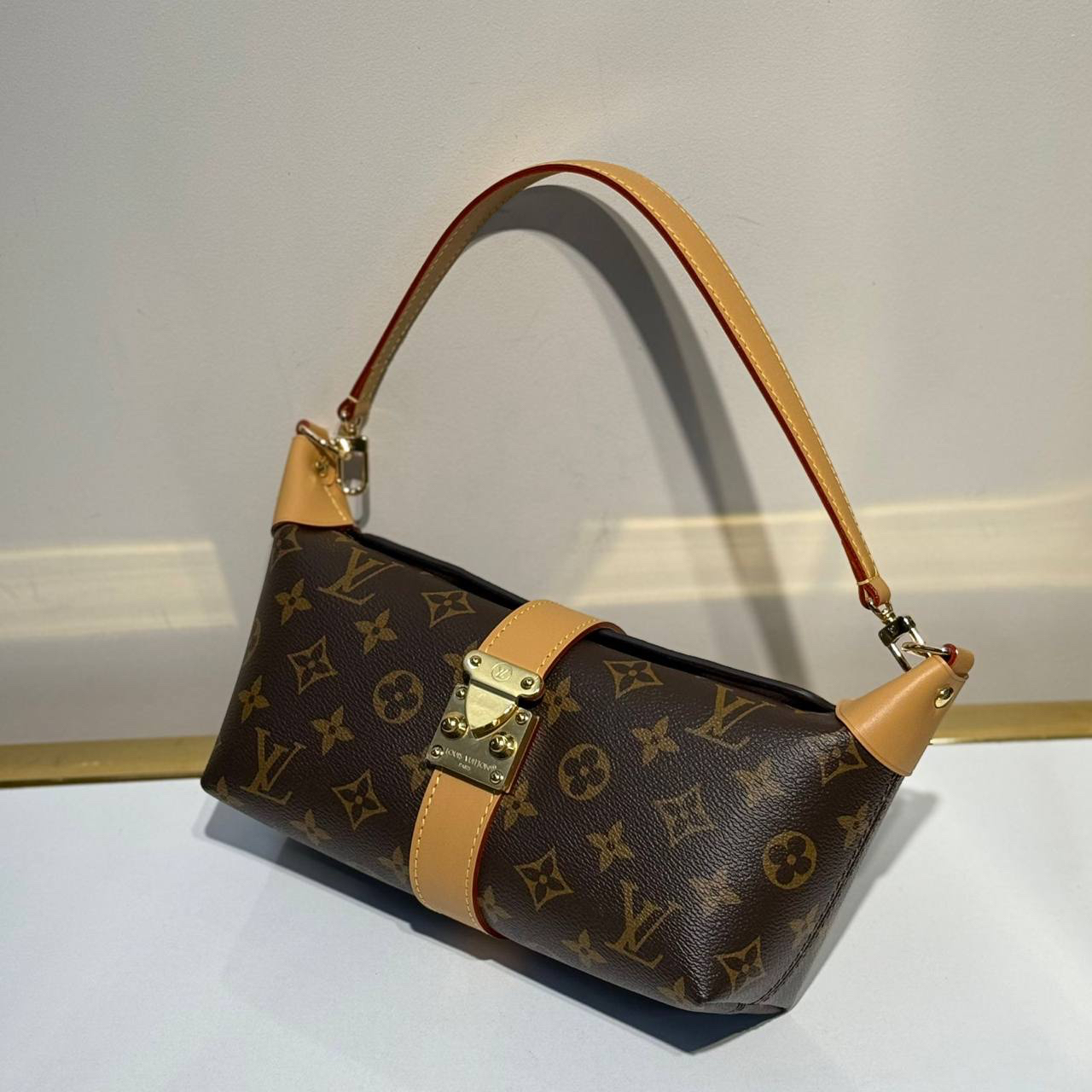 СУМКА LOUIS VUITTON детальное фото