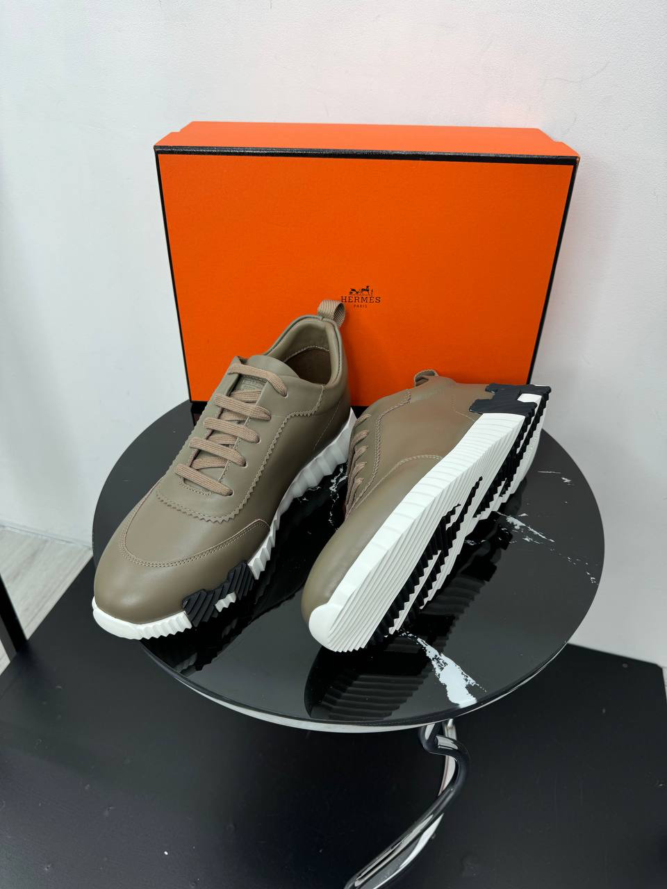 МУЖСКИЕ КРОССОВКИ HERMES детальное фото