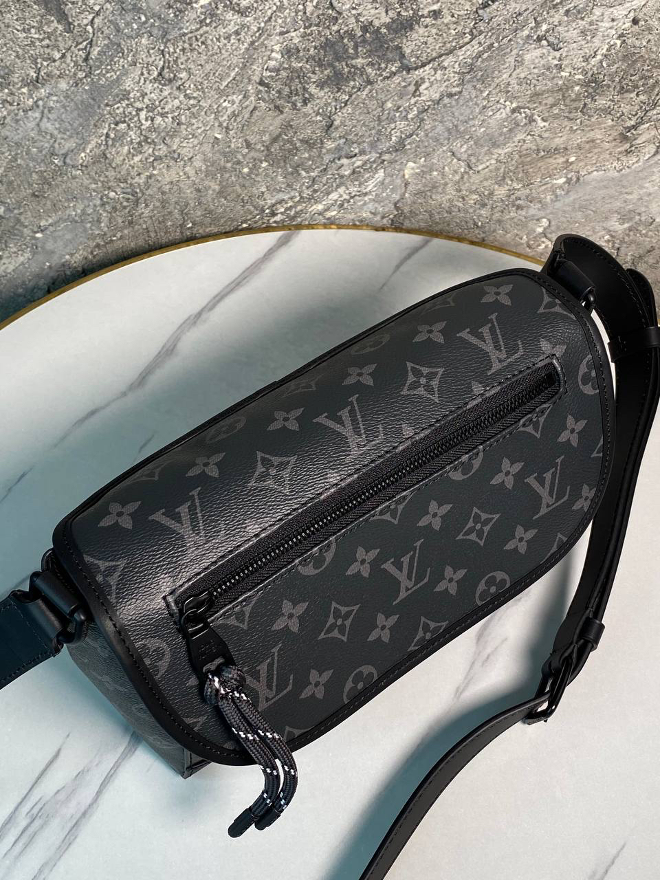 МУЖСКАЯ СУМКА МЕССЕНДЖЕР LOUIS VUITTON детальное фото