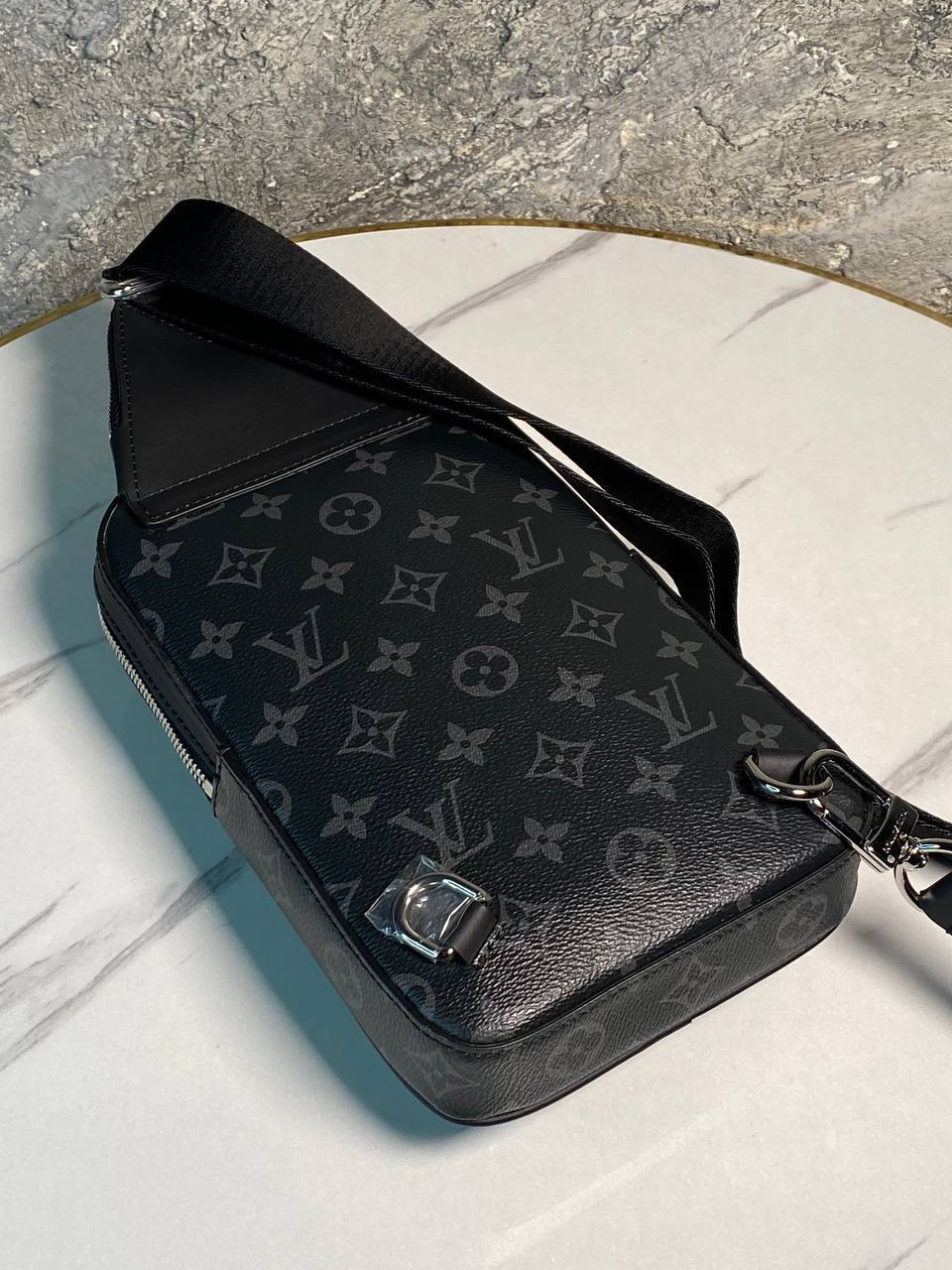 МУЖСКАЯ СУМКА СЛИНГ LOUIS VUITTON детальное фото
