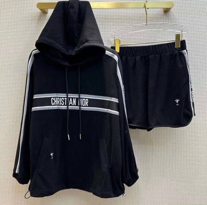 КОСТЮМ CHRISTIAN DIOR фото