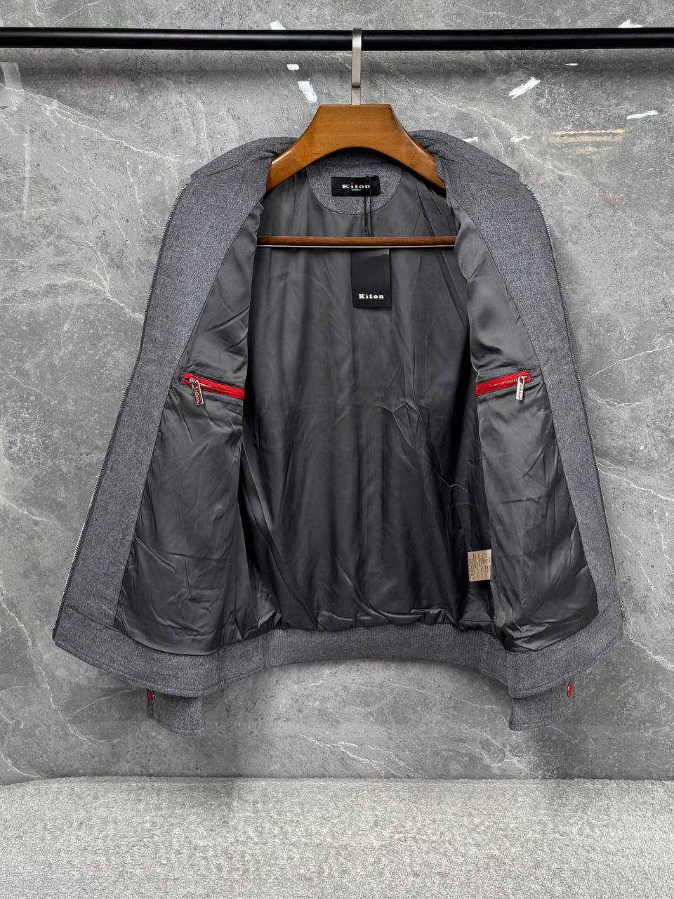 МУЖСКАЯ КУРТКА KITON детальное фото