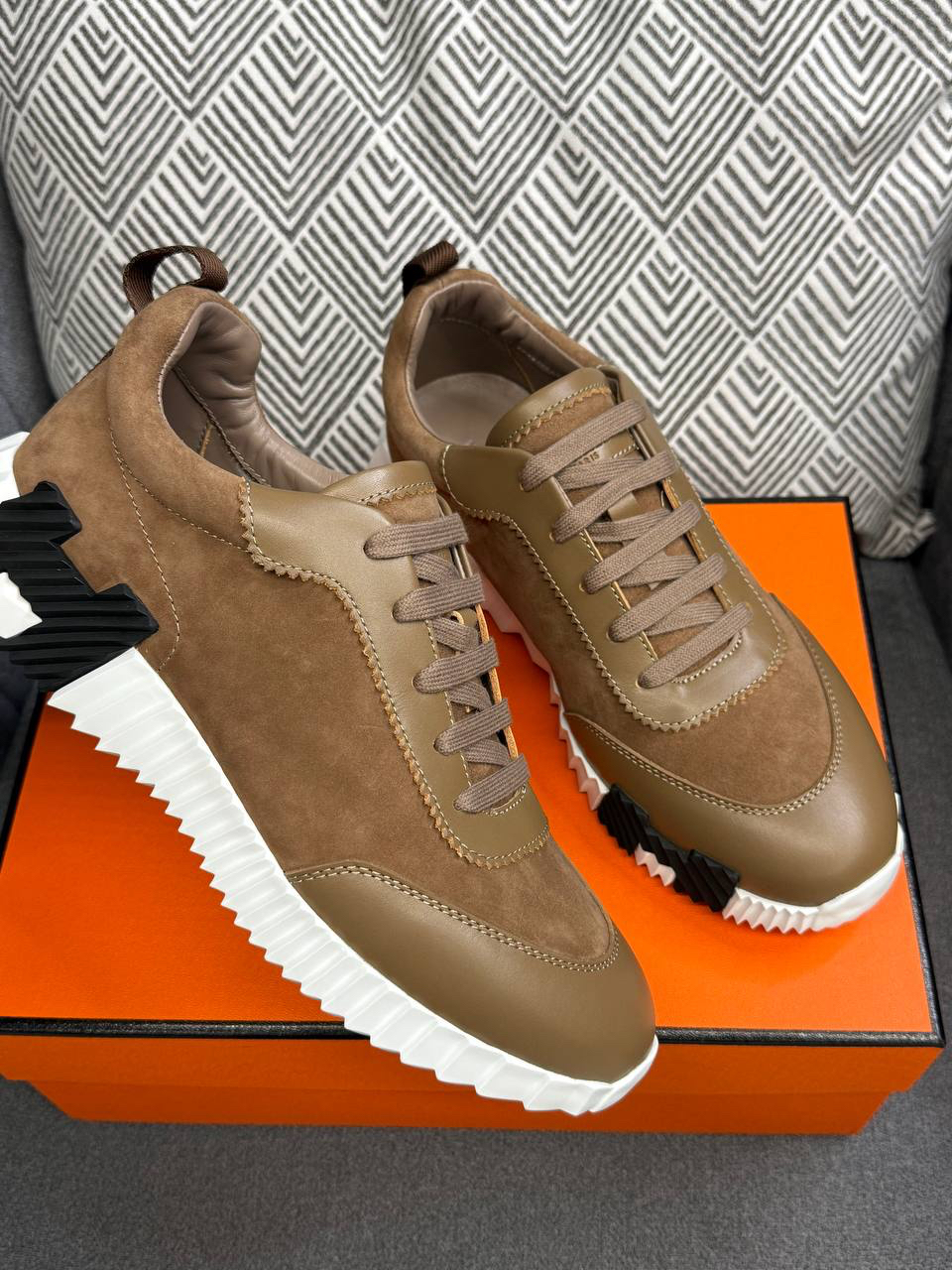 МУЖСКИЕ КРОССОВКИ HERMES детальное фото