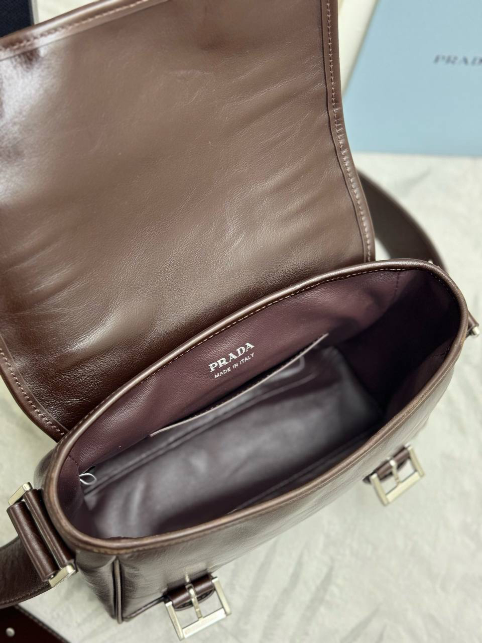 МУЖСКАЯ СУМКА МЕССЕНДЖЕР PRADA детальное фото