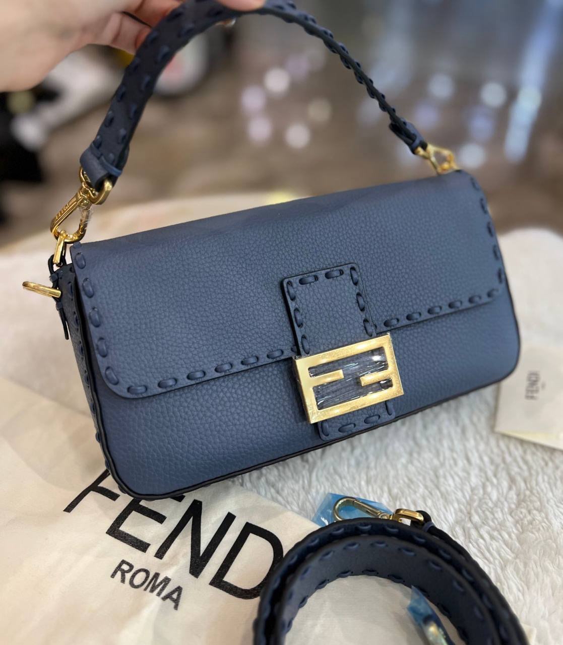 СУМКА FENDI BAGUETTE детальное фото