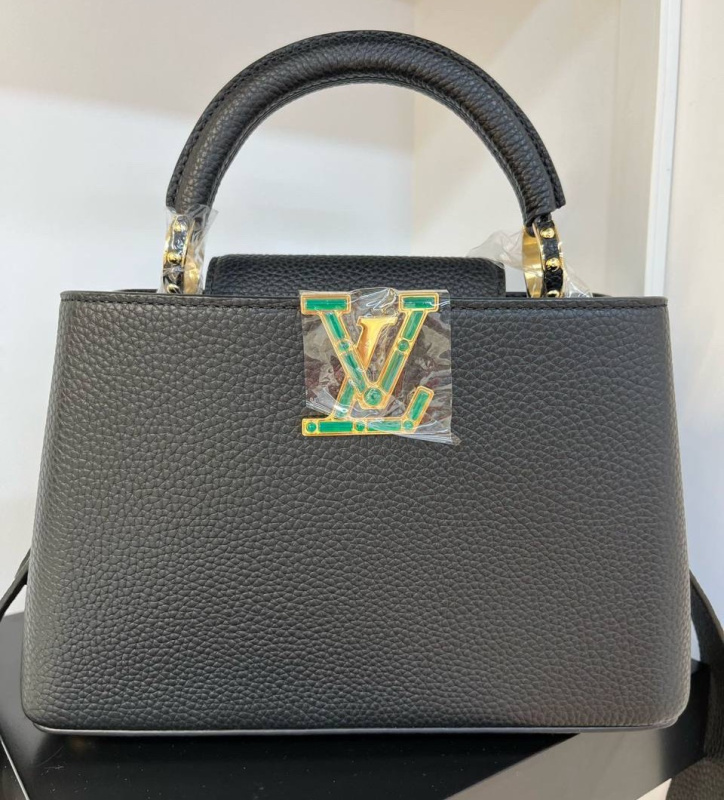 СУМКА LOUIS VUITTON CAPUCINES фото