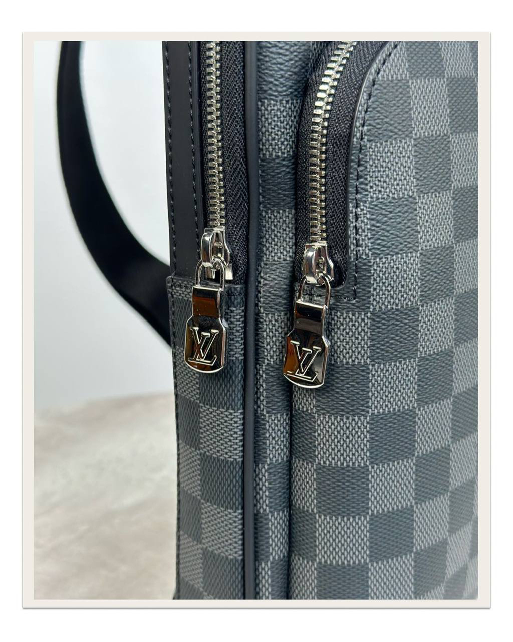 МУЖСКАЯ СУМКА СЛИНГ LOUIS VUITTON детальное фото