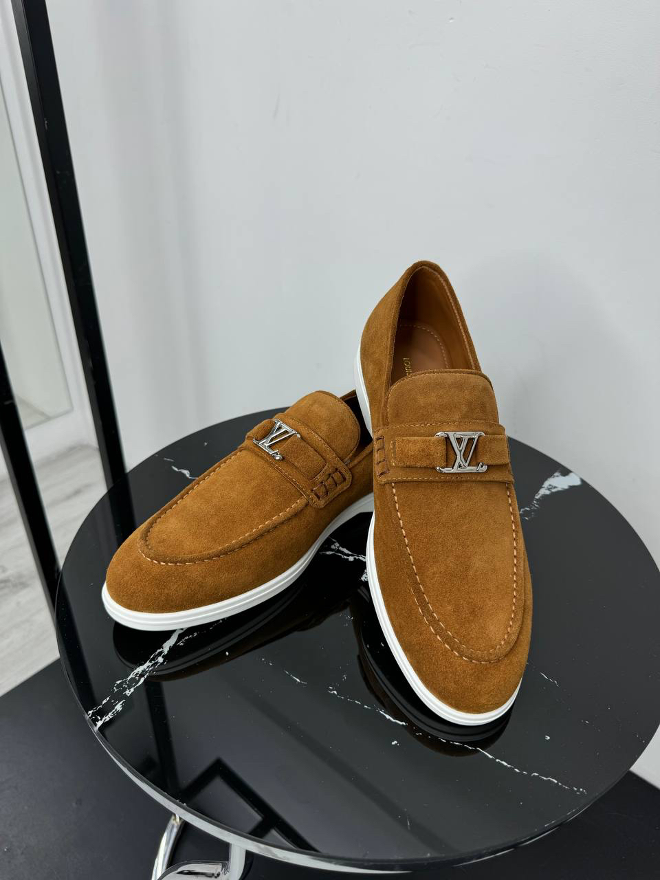 МУЖСКИЕ ЛОФЕРЫ LOUIS VUITTON детальное фото