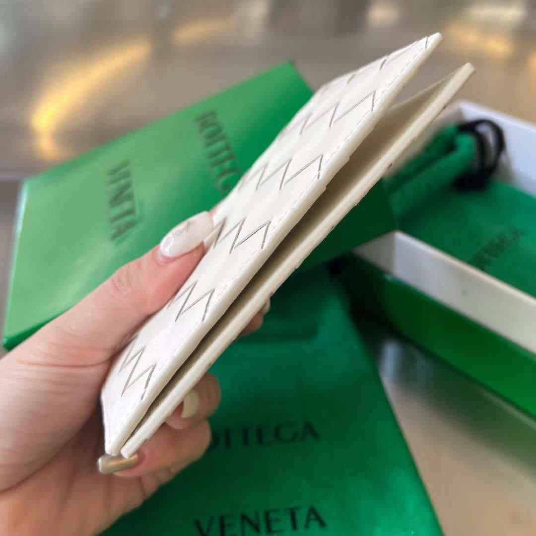 МУЖСКАЯ ОБЛОЖКА НА ПАСПОРТ BOTTEGA VENETA детальное фото