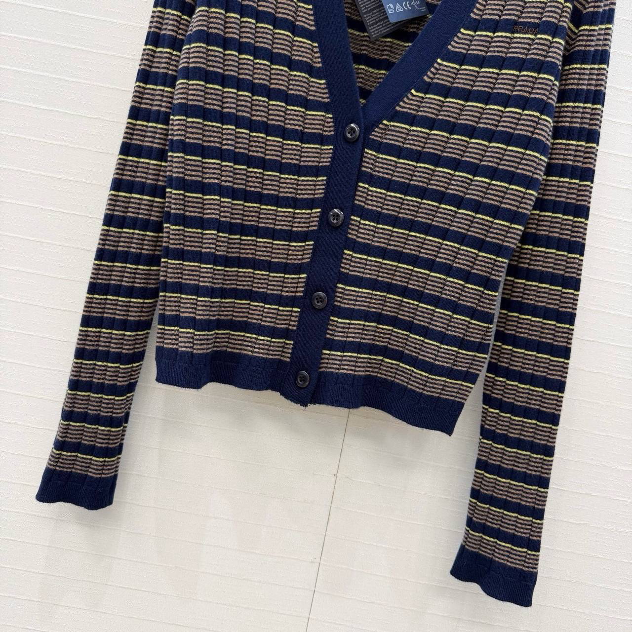 КАРДИГАН PRADA детальное фото