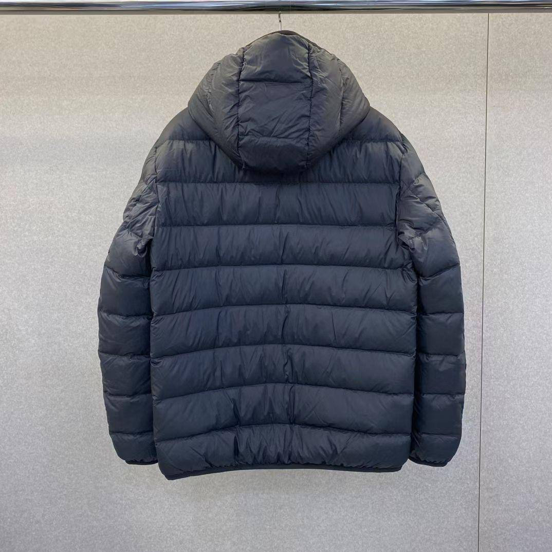 МУЖСКОЙ ПУХОВИК MONCLER детальное фото