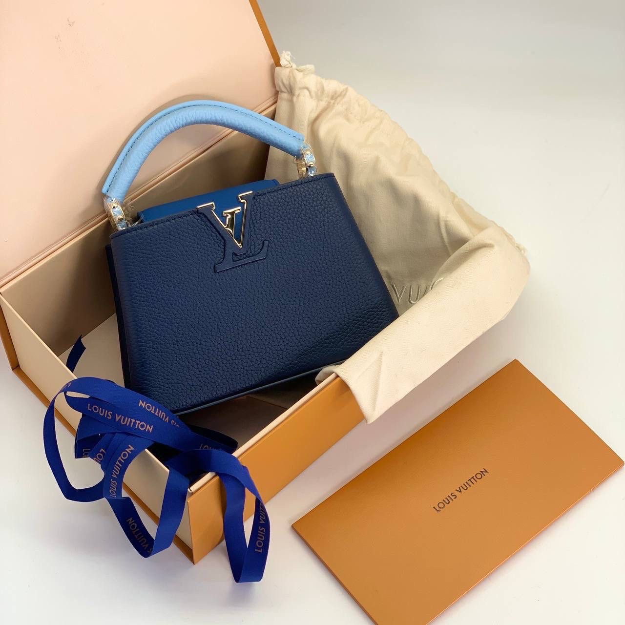 СУМКА LOUIS VUITTON CAPUCINES детальное фото