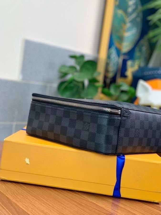 МУЖСКОЙ НЕСЕССЕР КОСМЕТИЧКА LOUIS VUITTON детальное фото