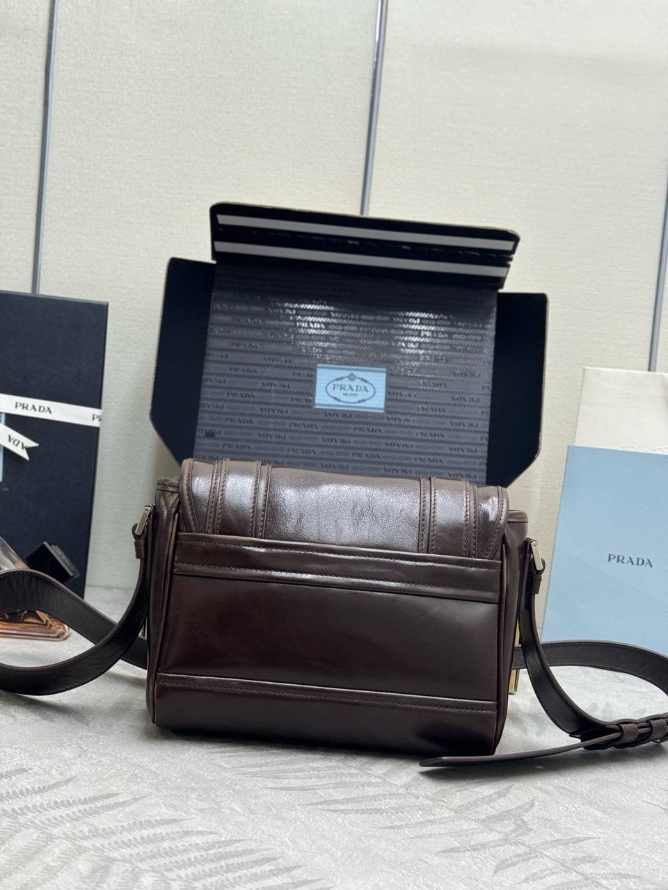МУЖСКАЯ СУМКА МЕССЕНДЖЕР PRADA детальное фото