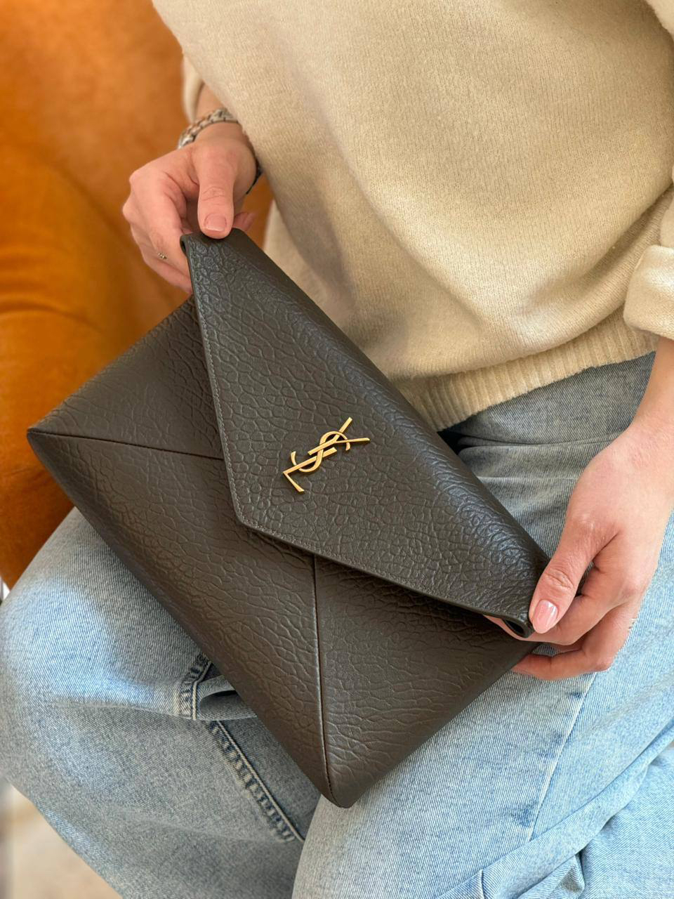 КЛАТЧ SAINT LAURENT детальное фото