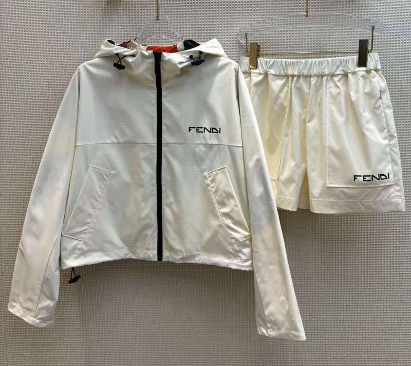 КОСТЮМ ДВУХСТОРОННИЙ FENDI фото