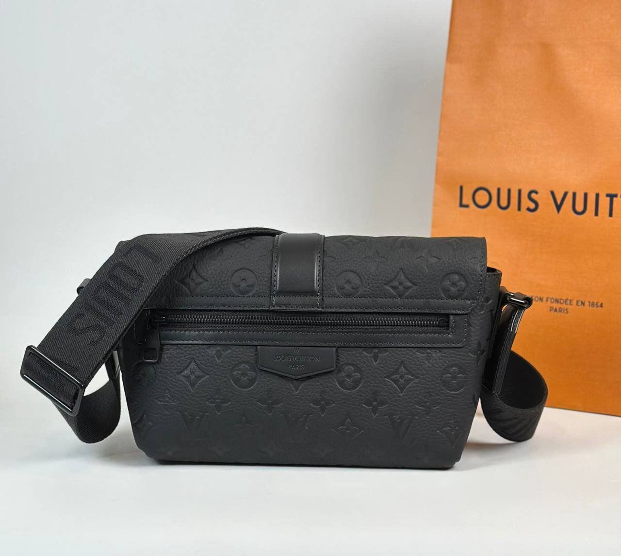МУЖСКАЯ СУМКА МЕССЕНДЖЕР LOUIS VUITTON детальное фото