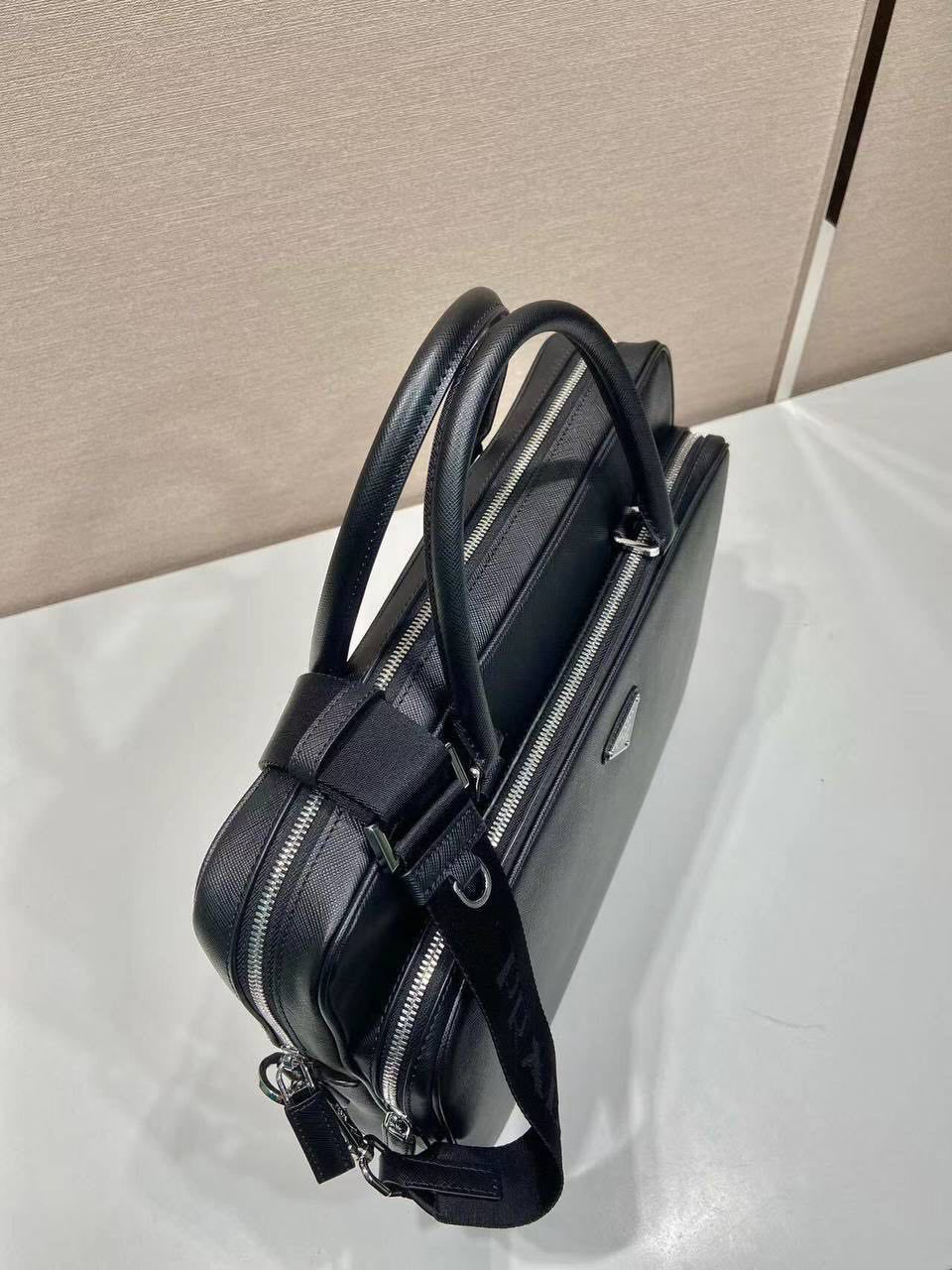МУЖСКОЙ ПОРТФЕЛЬ PRADA детальное фото