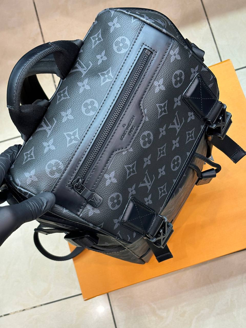 МУЖСКОЙ РЮКЗАК LOUIS VUITTON детальное фото