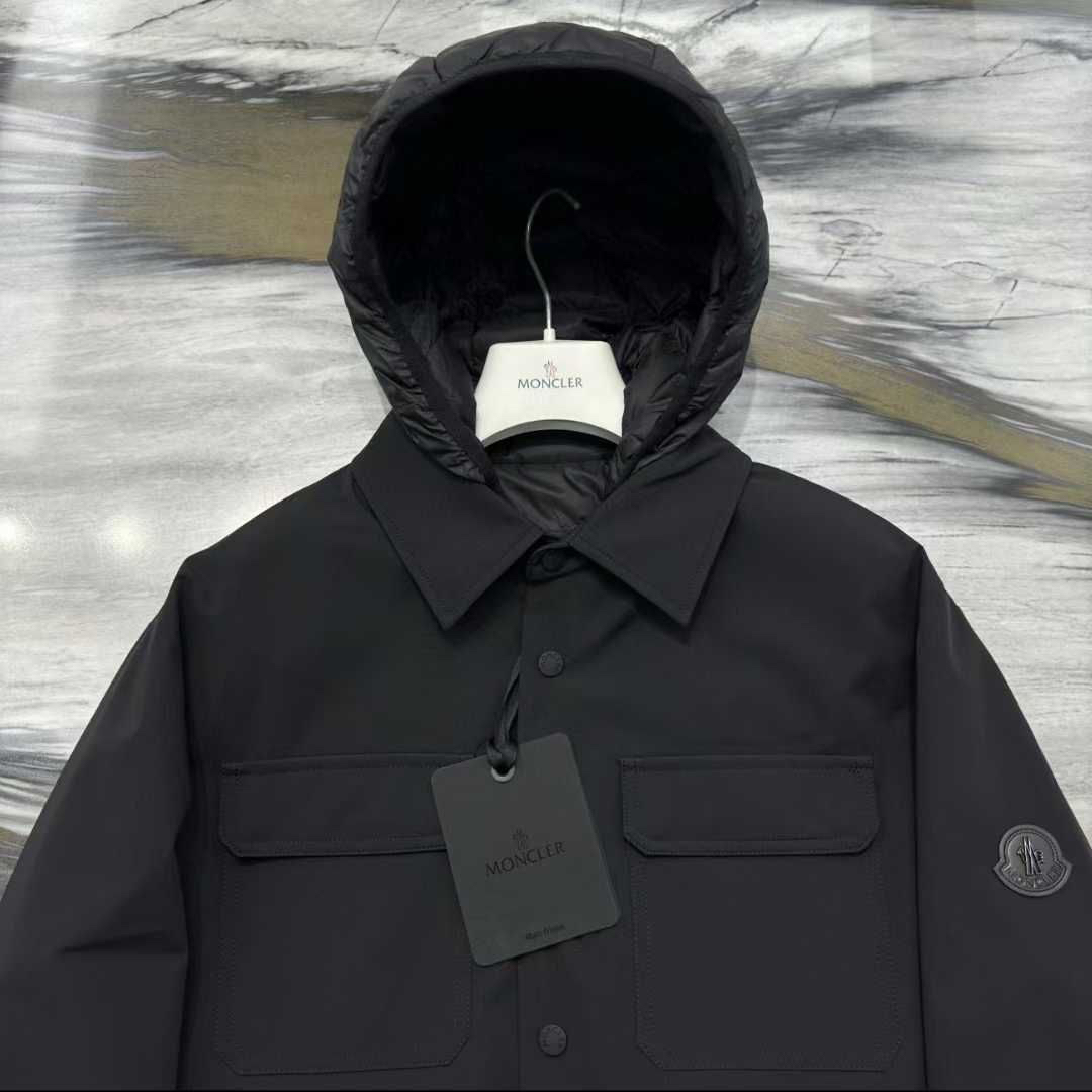 МУЖСКАЯ КУРТКА MONCLER детальное фото
