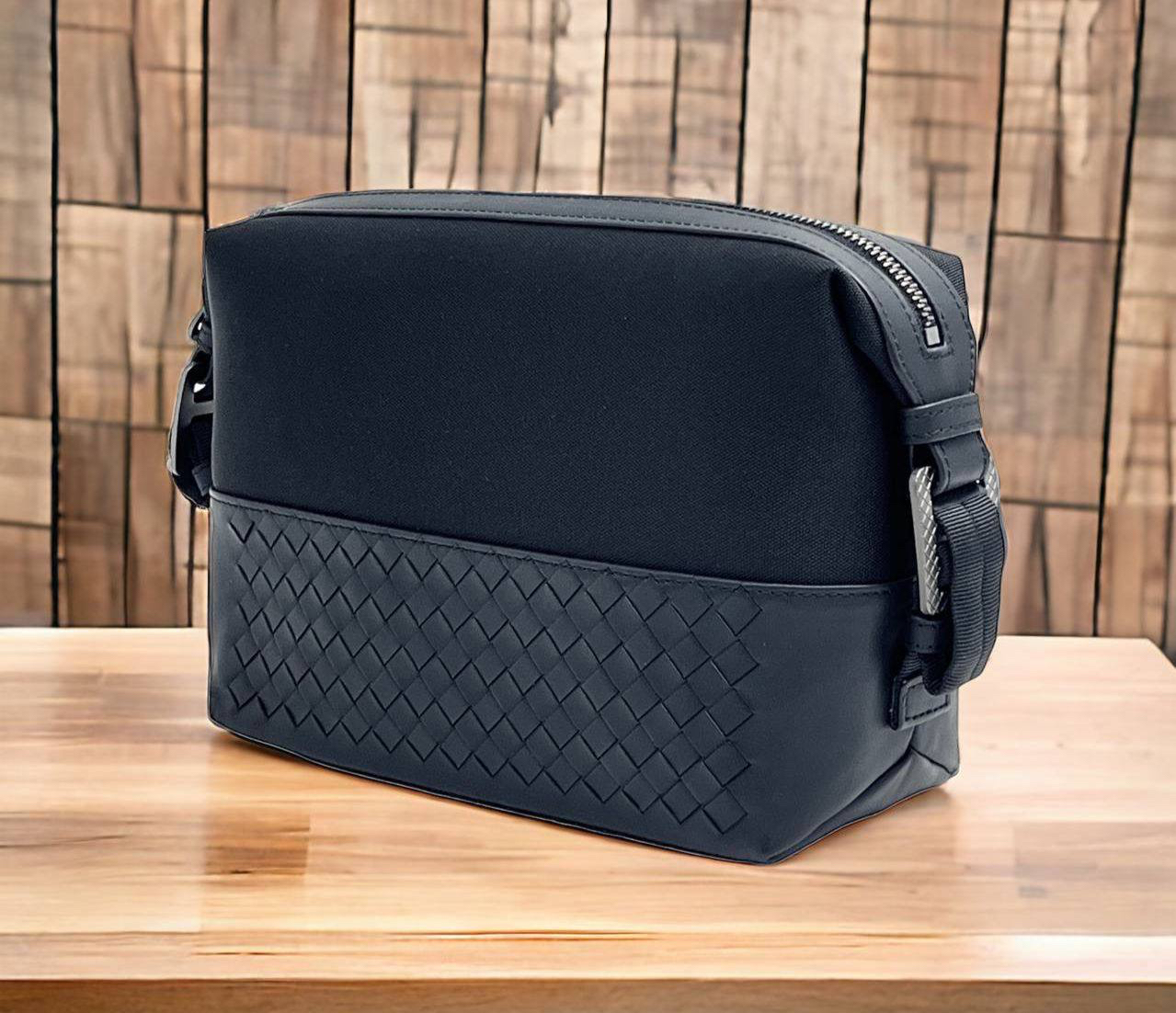 МУЖСКОЙ КЛАТЧ BOTTEGA VENETA детальное фото