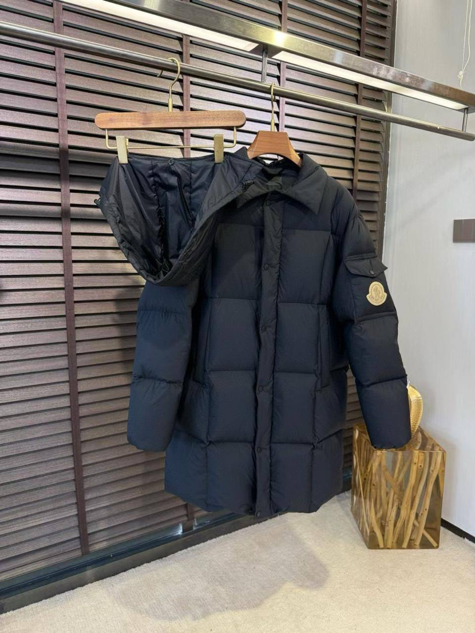 МУЖСКОЙ ПУХОВИК MONCLER детальное фото