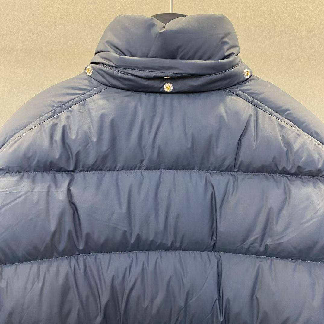 МУЖСКОЙ ПУХОВИК MONCLER детальное фото