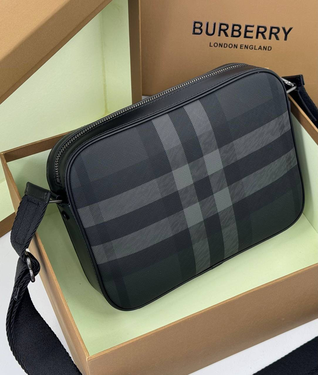 МУЖСКАЯ СУМКА МЕССЕНДЖЕР BURBERRY детальное фото
