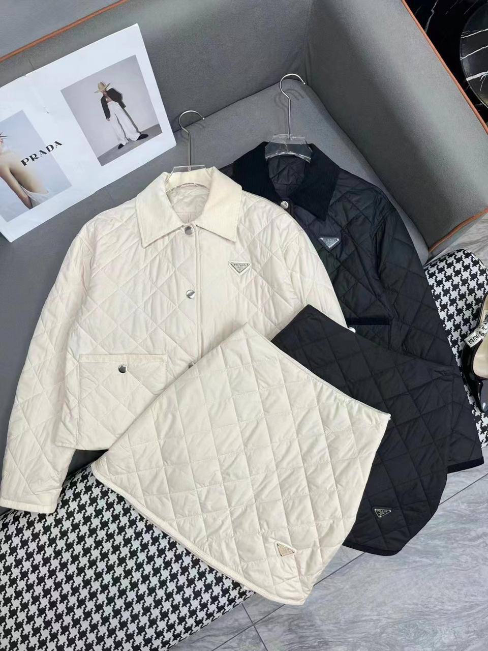 КОСТЮМ PRADA детальное фото