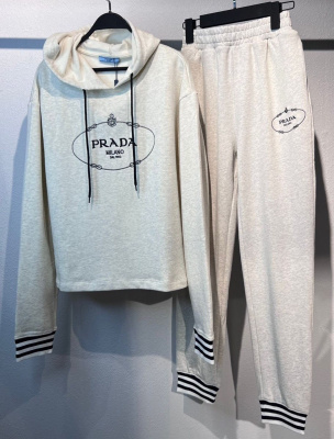 КОСТЮМ PRADA фото