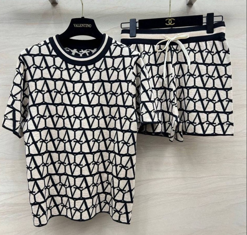 КОСТЮМ VALENTINO фото