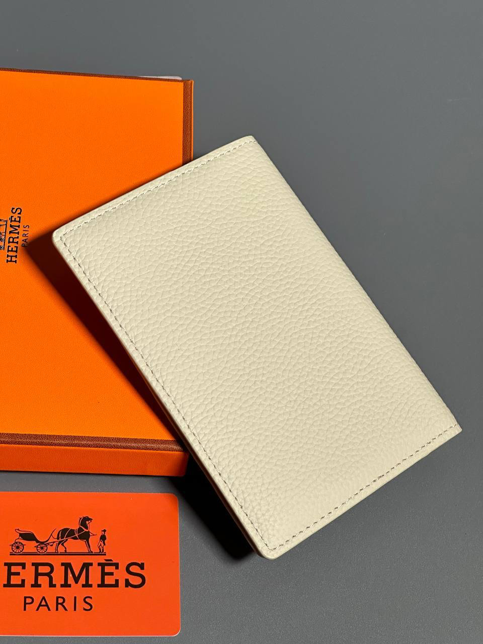 ОБЛОЖКА НА ПАСПОРТ HERMES детальное фото
